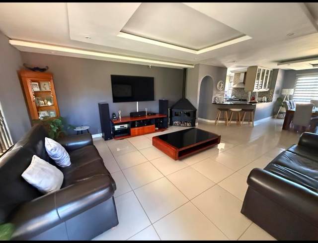 4 BEDROOM HOUSE FOR SALE IN THE REEDS